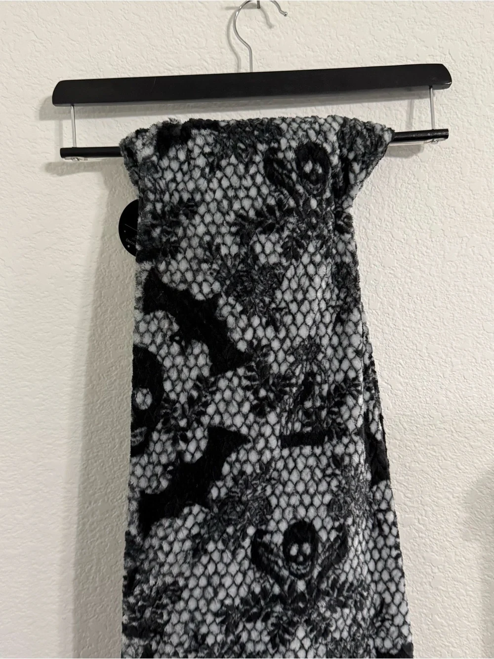Damask skull bats oversized throw blanket